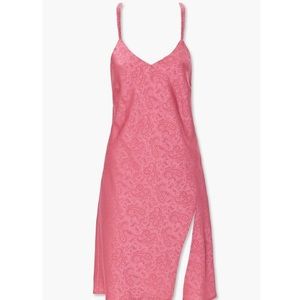 Satin pink paisley never before worn tags in tact size small forever 21 dress